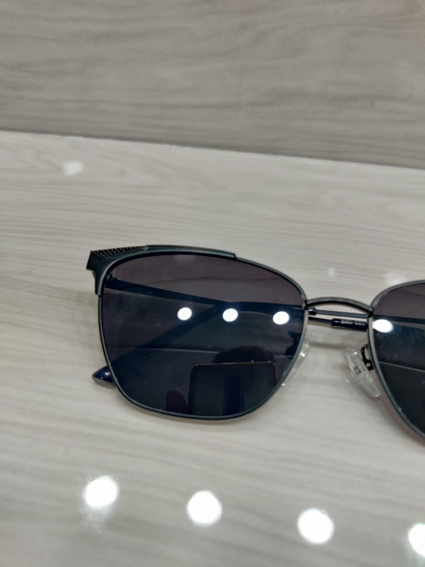 B80 680 - Black, 57