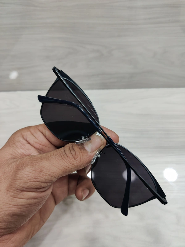 B80 680 - Black, 57