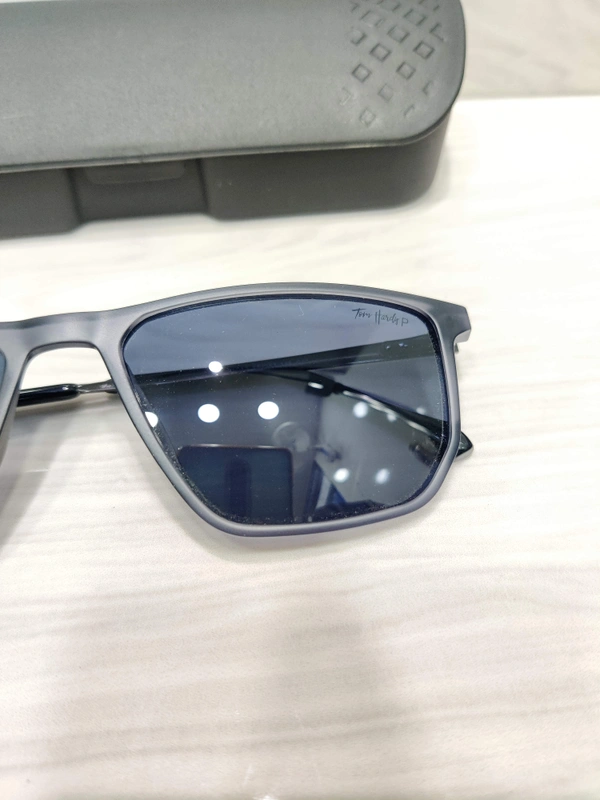 Tom Hardy Polarized 91018 - Melrose, 55