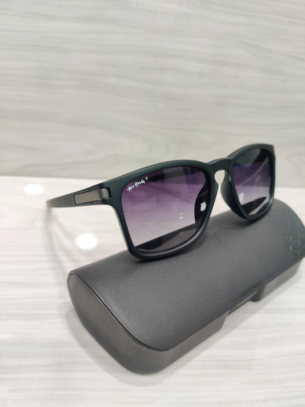 Tom Hardy Polarized 2003 - Black, 54