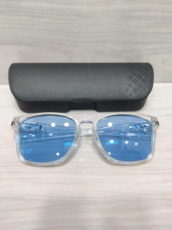 Tom Hardy Polarized 2003 - White, 54