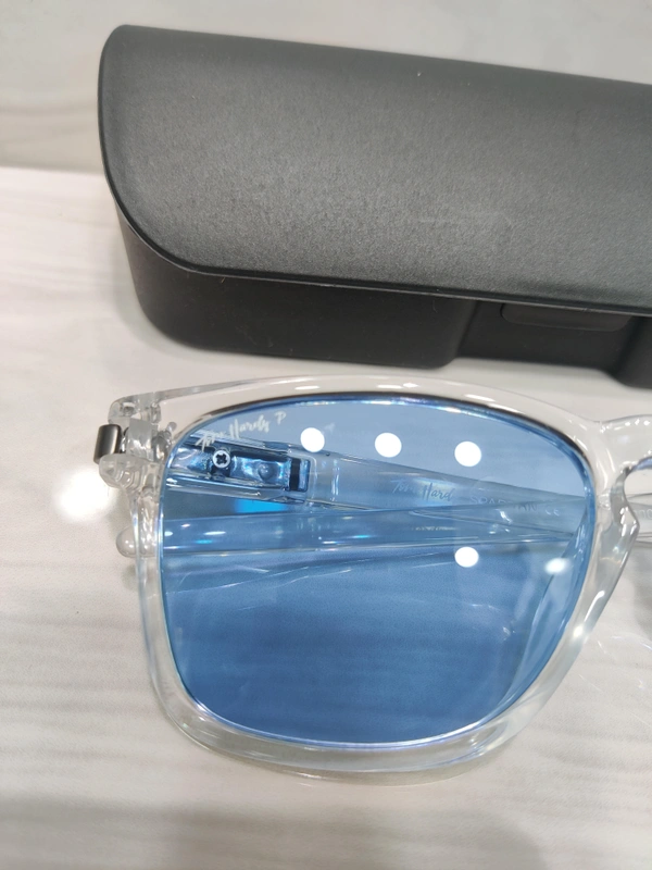 Tom Hardy Polarized 2003 - White, 54