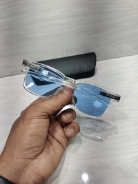 Tom Hardy Polarized 2003 - White, 54