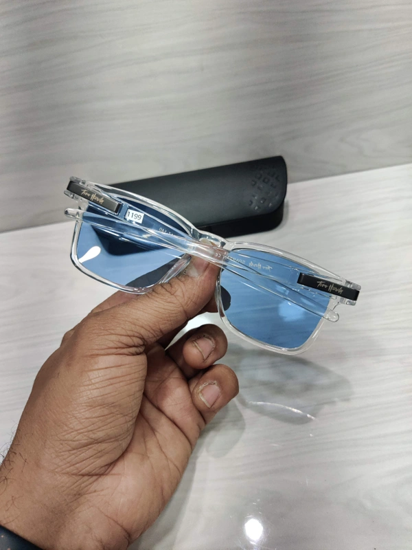 Tom Hardy Polarized 2003 - White, 54
