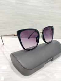 R 018 - Black