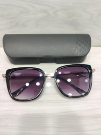 R 018 - Black