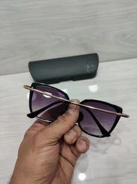 R 018 - Black
