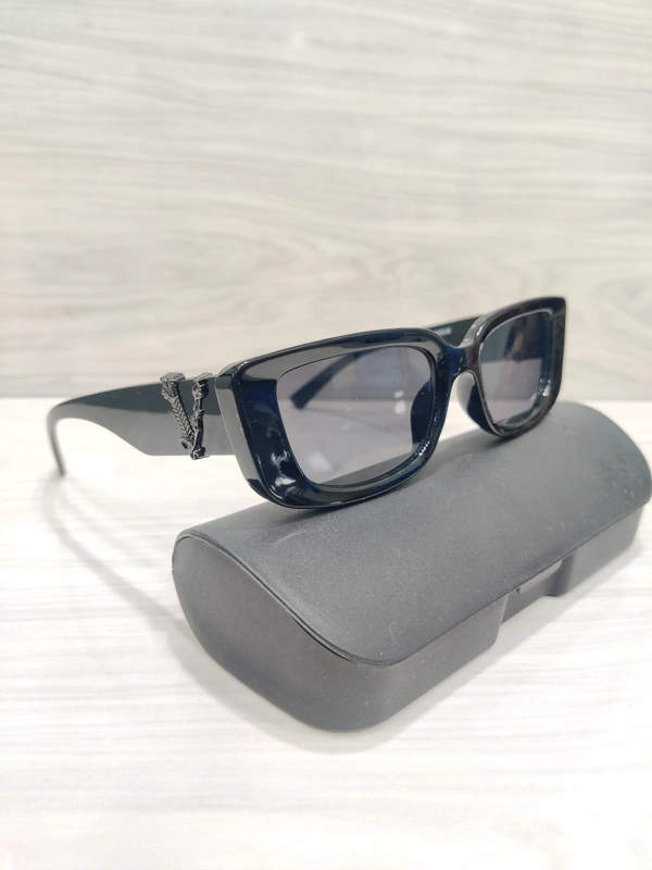 Airia 119 - Black