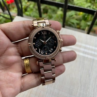 GUESS COLLECTION
