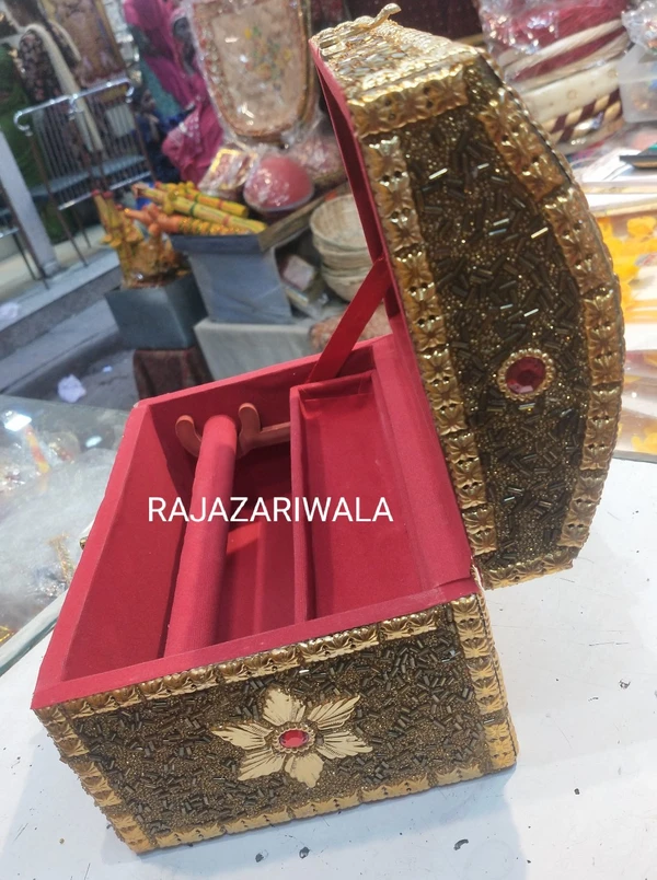 RAJAZARIWALA  दुल्हन सिंगार दानी (Makeup Box ) - Medium, Gold