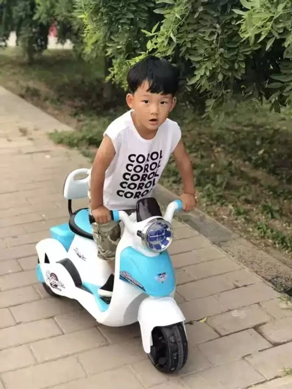 VESPA COLORFULL SCOOTY FOR KIDS AGED 1 TO 5 -MAYBE 6 - Blue