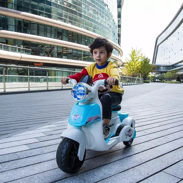 VESPA COLORFULL SCOOTY FOR KIDS AGED 1 TO 5 -MAYBE 6 - Blue