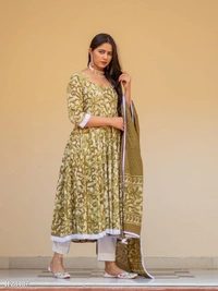Beautiful 🥰 Outfit In Three Piece Suit - M, Soil