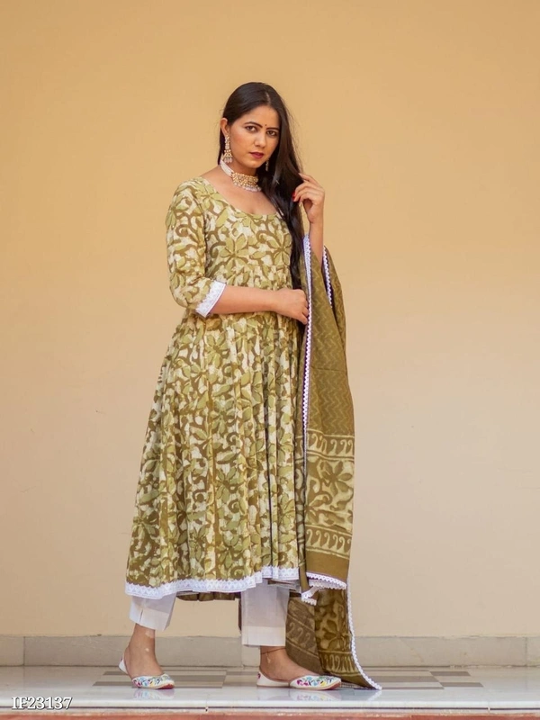 Beautiful 🥰 Outfit In Three Piece Suit - XXL, Soil