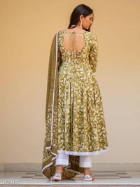 Beautiful 🥰 Outfit In Three Piece Suit - XXL, Soil