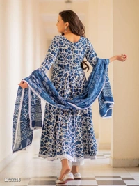 Beautiful 🥰 Outfit In Three Piece Suit - L, Blue