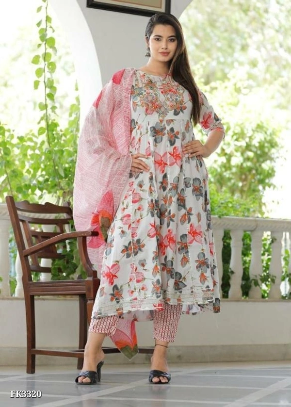 Reyon fabric fine quality kurti neck heavy embroidery work nd gotta work with Dupptta and pent - L