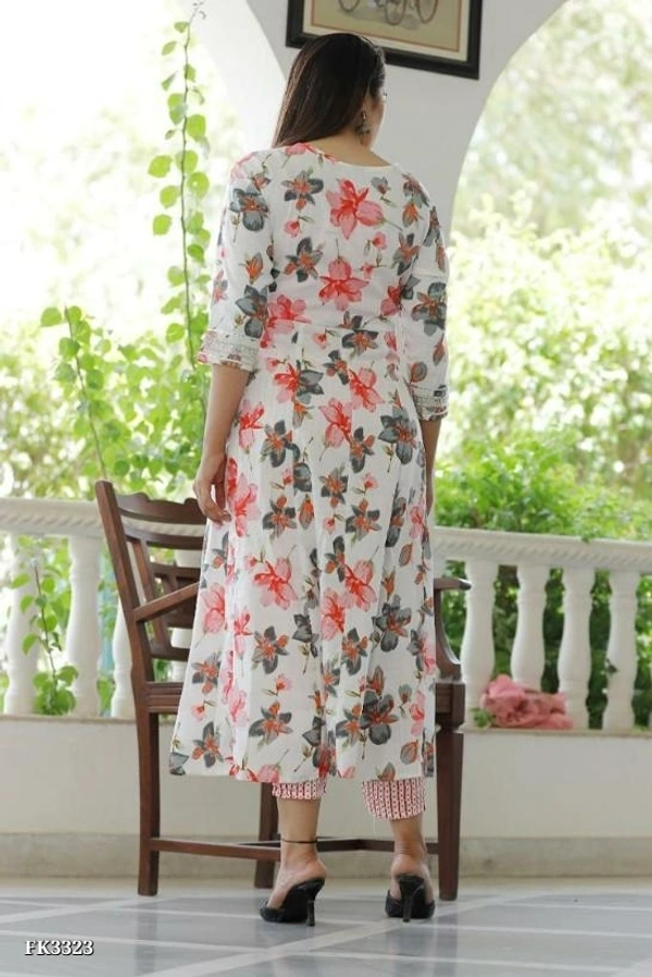 Reyon fabric fine quality kurti neck heavy embroidery work nd gotta work with Dupptta and pent - L