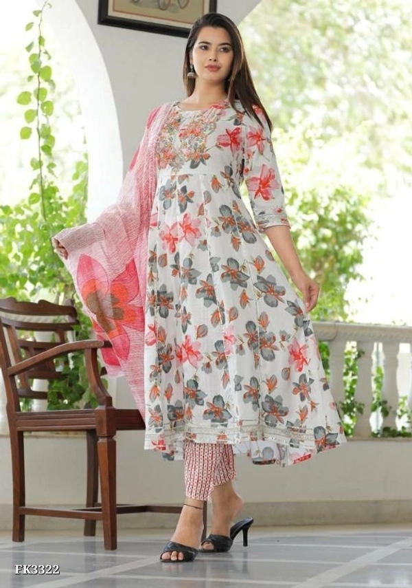 Reyon fabric fine quality kurti neck heavy embroidery work nd gotta work with Dupptta and pent - XL