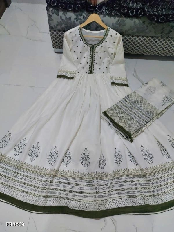 Beautiful Long Gown - M
