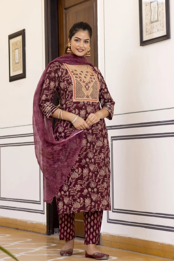 Heavy Embroidery worked kurti with pant and dupatta - L