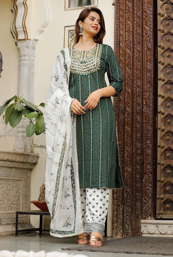 Beautiful Heavy Embroidery With Foil Mirror on Yoke Printed With Bijiyr Lace Detailing Kurti With Printed Palazzo And Printed Malmal Dupatta - L