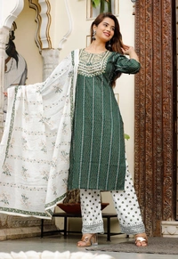 Beautiful Heavy Embroidery With Foil Mirror on Yoke Printed With Bijiyr Lace Detailing Kurti With Printed Palazzo And Printed Malmal Dupatta - L