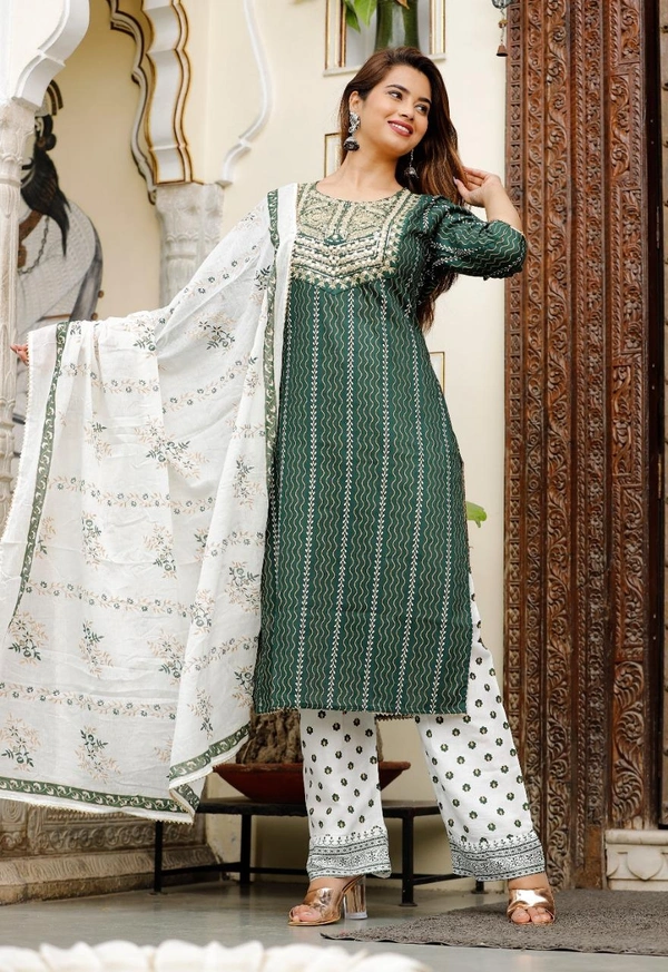 Beautiful Heavy Embroidery With Foil Mirror on Yoke Printed With Bijiyr Lace Detailing Kurti With Printed Palazzo And Printed Malmal Dupatta - L