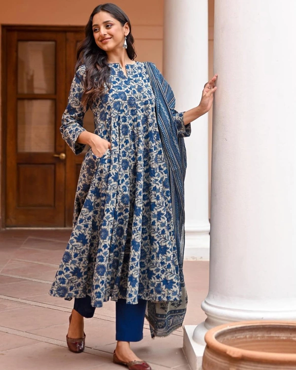 Beautiful Heavy Reyon Anarkali Kurti With Pant Mal Mal Dupatta - M