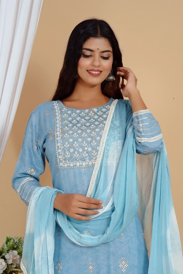 Reyon fabric fine quality kurti neck heavy embroidery sequence work nd heavy cotton gotta lesh work with Dupptta and pant - M