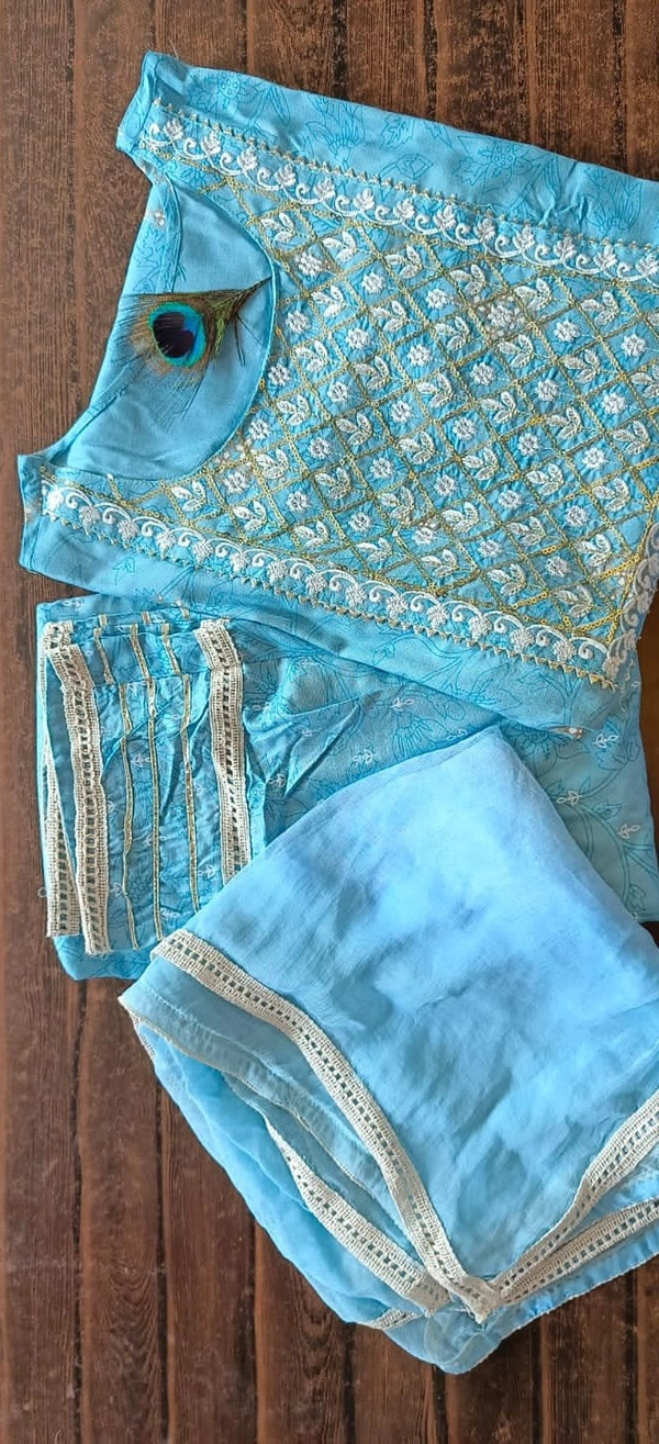 Reyon fabric fine quality kurti neck heavy embroidery sequence work nd heavy cotton gotta lesh work with Dupptta and pant - L