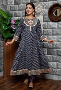 Beautiful Floral Printed Flairy Pattern Kurti with Full Length And Hand Butta In Front With Pant With Pant and Tie - Dye  Dupatta - L