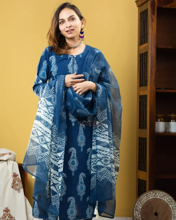 BLUE PROCEEN PRINT  DESIGN KURTIES WITH PLAZZO AND DUPATTA SET - M