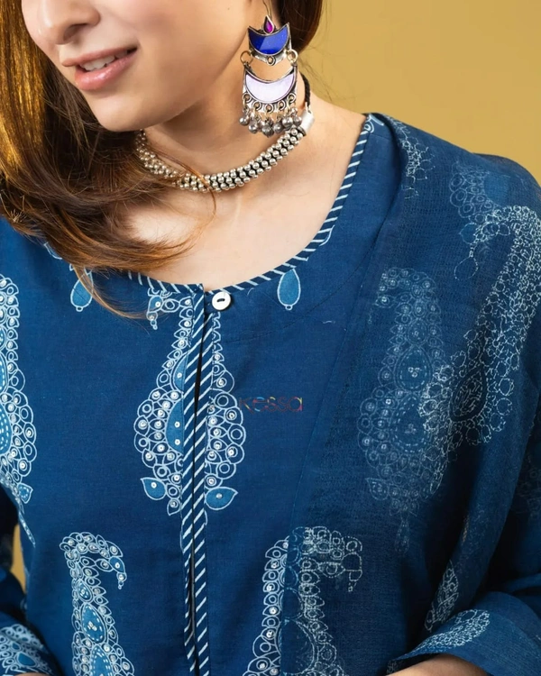 BLUE PROCEEN PRINT  DESIGN KURTIES WITH PLAZZO AND DUPATTA SET - M