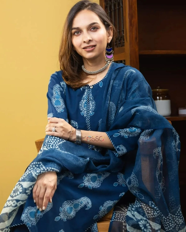 BLUE PROCEEN PRINT  DESIGN KURTIES WITH PLAZZO AND DUPATTA SET - M