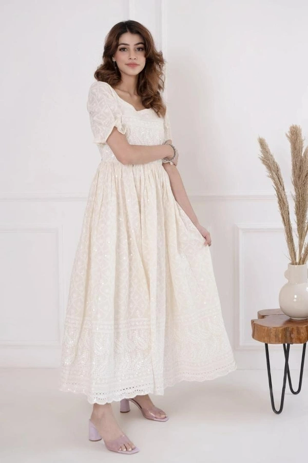 white chickenkari dress with round neck and baloon sleeves inner attached - XXL
