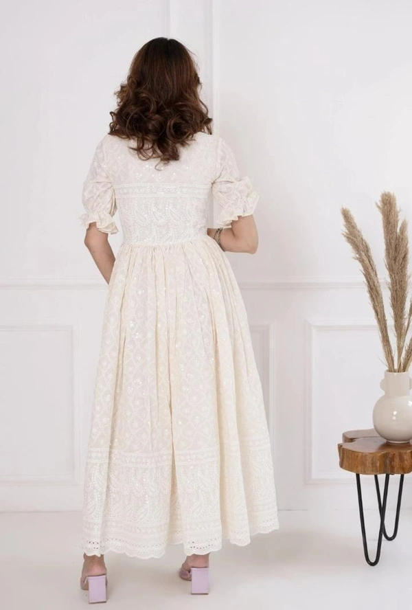 white chickenkari dress with round neck and baloon sleeves inner attached - XXL