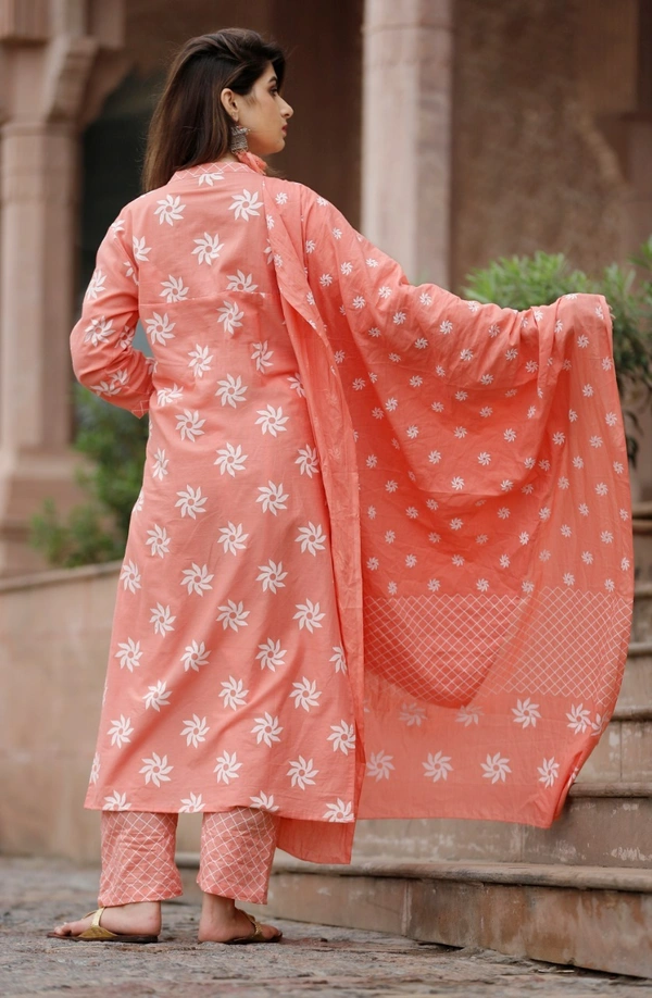 Beautiful Heavy Cotton Flower 🌺 Print Kurti check Print Pent and Printed Full Dupatta - L
