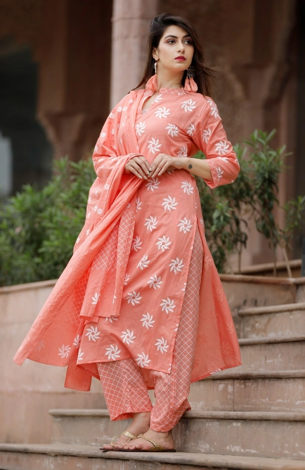 Beautiful Heavy Cotton Flower 🌺 Print Kurti check Print Pent and Printed Full Dupatta - L