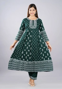 👗Reyon fabric fine quality kurti with Dupptta and pant - Green, M
