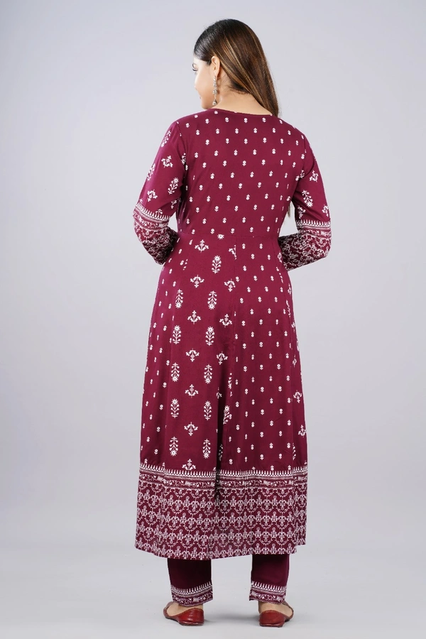👗Reyon fabric fine quality kurti with Dupptta and pant - M, Red