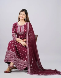👗Reyon fabric fine quality kurti with Dupptta and pant - M, Red