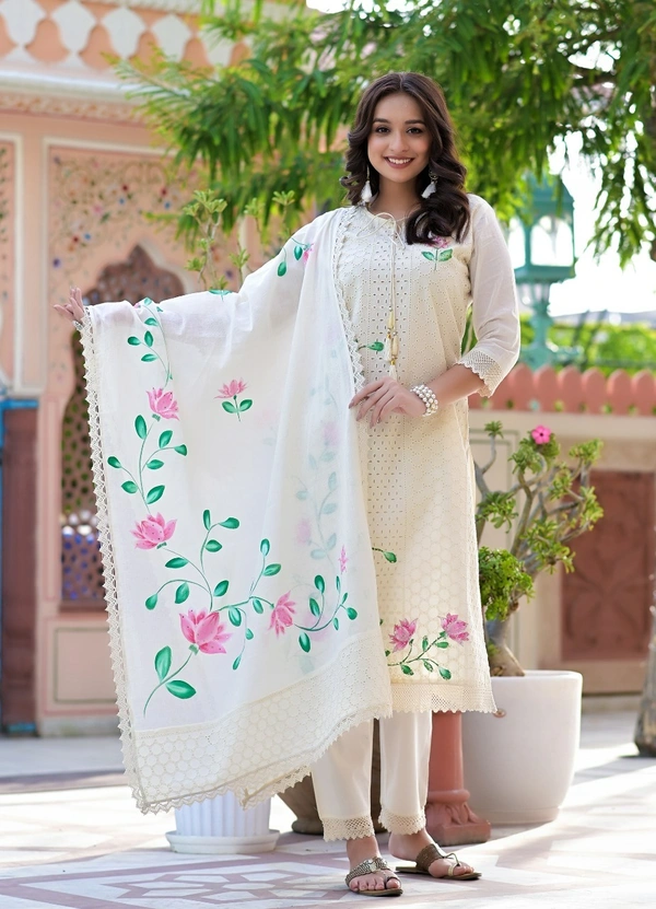  Beautiful Pure cotton cutwork Hand printed brush 🖌️ With Cotton pant and Full Printed Croatia Lace work 3 piece set * - M