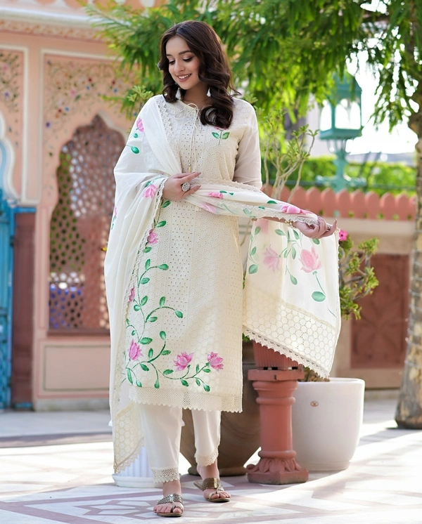  Beautiful Pure cotton cutwork Hand printed brush 🖌️ With Cotton pant and Full Printed Croatia Lace work 3 piece set * - M