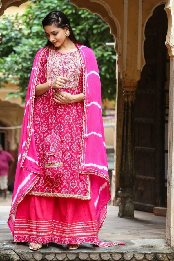 Celebrate the elegance of ethnic attire in this bandhani printed cotton kurti - L, Pink