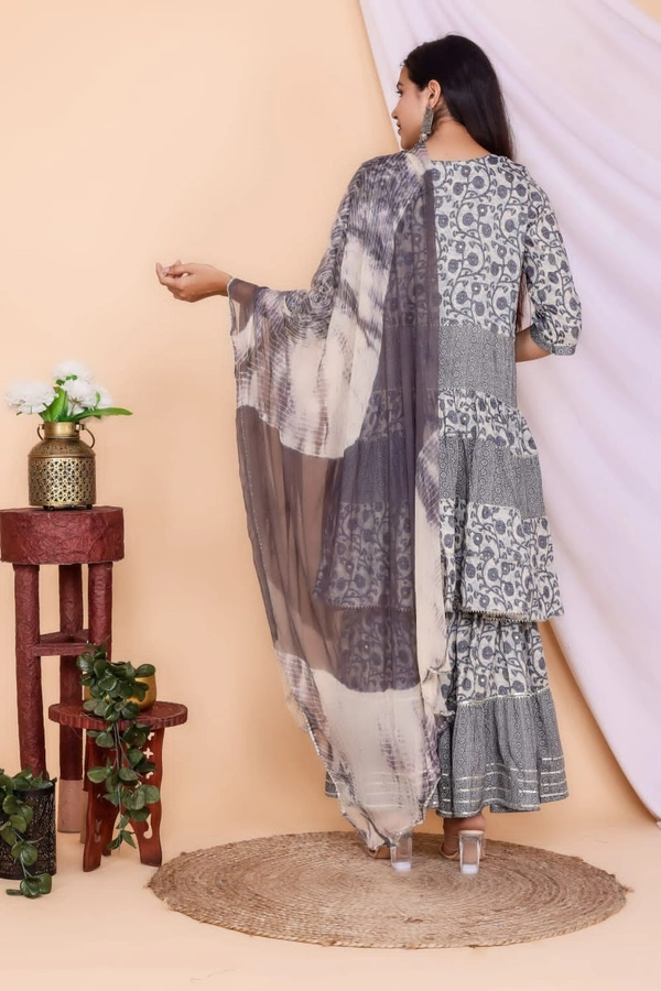 👗Front Side Cut Pattern Kurti With Sharara And Dupatta - L, Grey