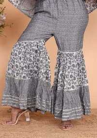 👗Front Side Cut Pattern Kurti With Sharara And Dupatta - L, Grey