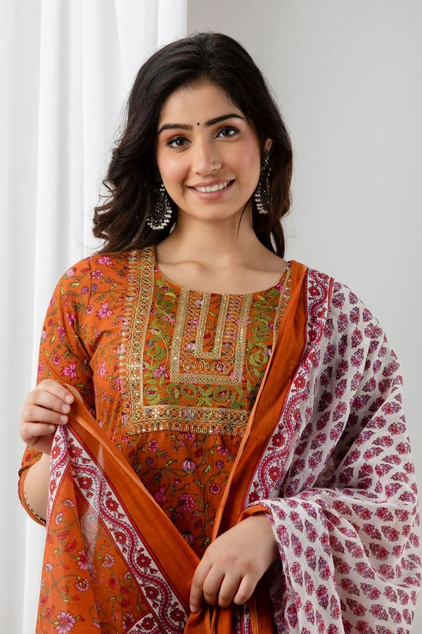👗Cotton  Kurta paired with Pant n beautiful' Duppata...  - Orange, XL