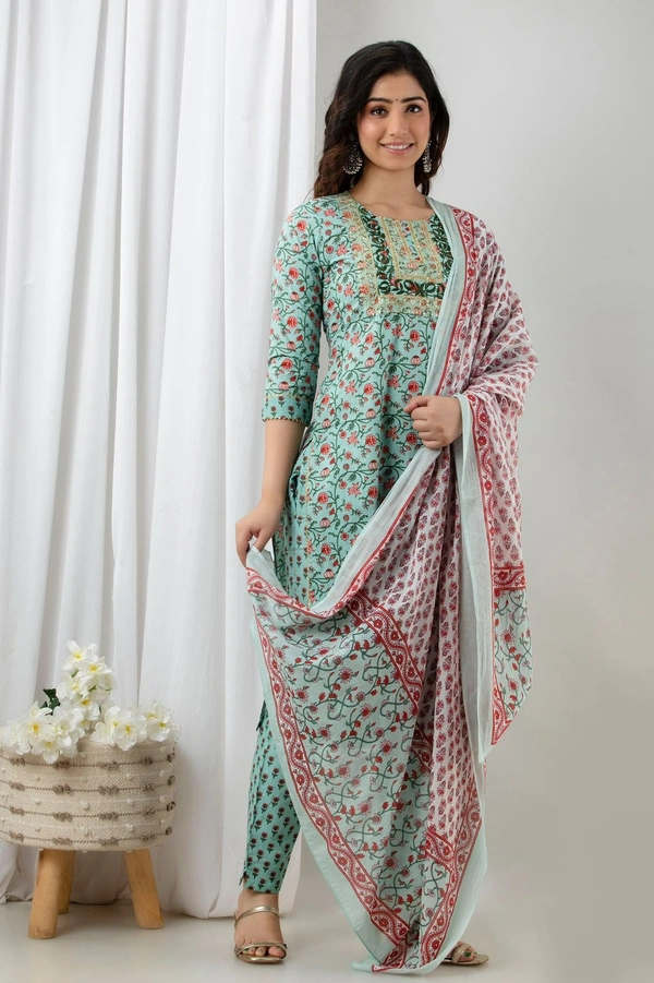 👗Cotton  Kurta paired with Pant n beautiful' Duppata...  - M, Green