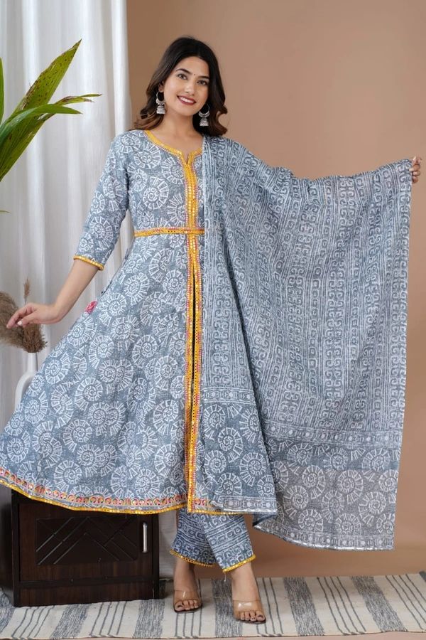 Gorgeous Indian Kurti With Full Set. - Pigeon Post, L